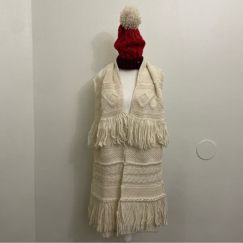 American Eagle Outfitters Hat +Knit Scarf with Fringe